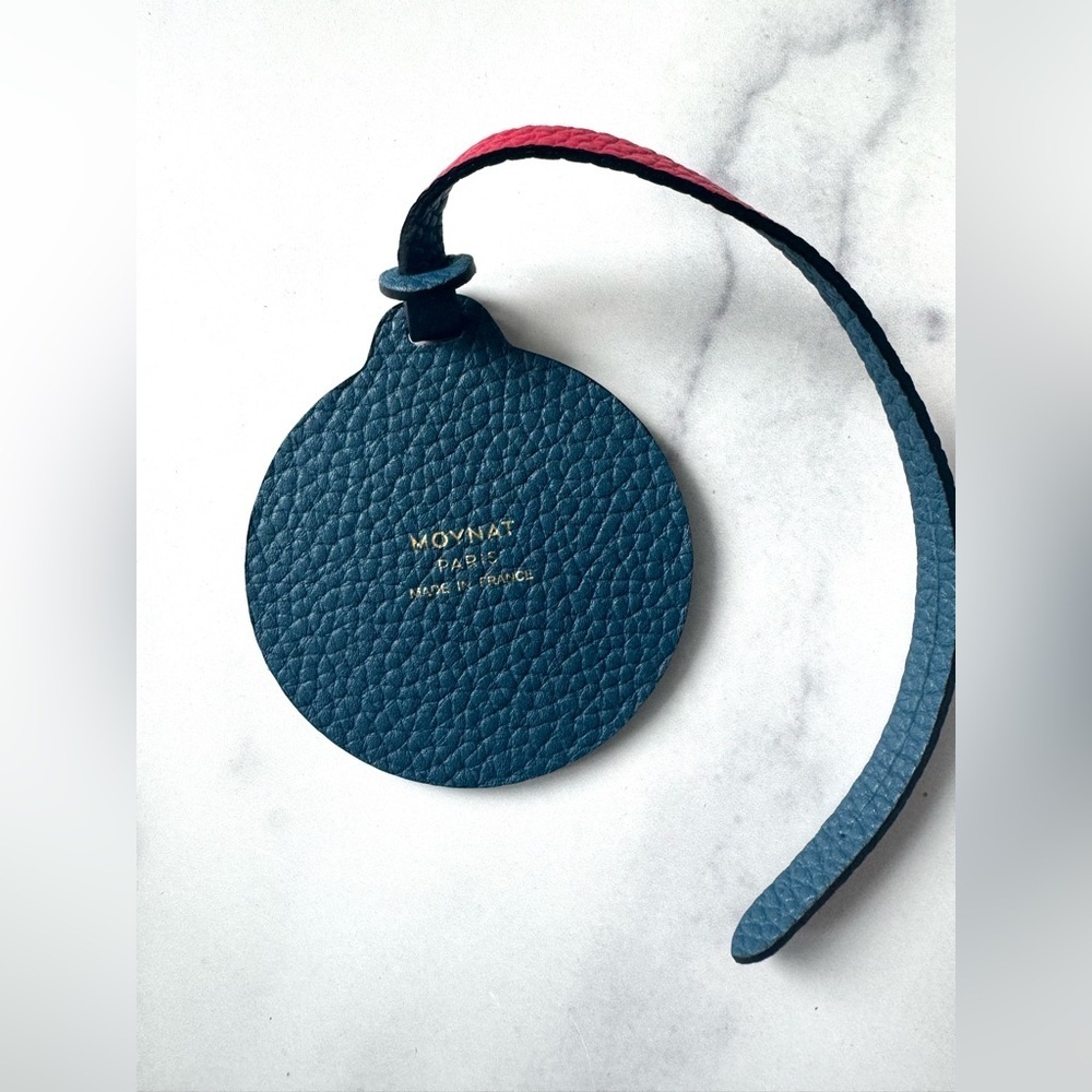 NEW IN BOX Moynat Paris Leather Stetson Design Luggage Tag, 100% Authentic - Picture 2 of 3